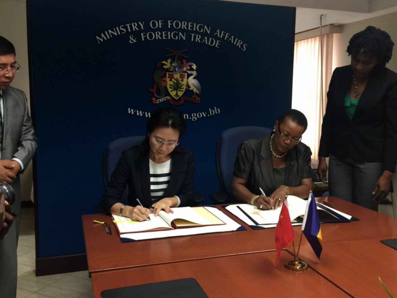 Trung Quốc và Barbados sắp triển khai chính sách miễn visa lẫn nhau.