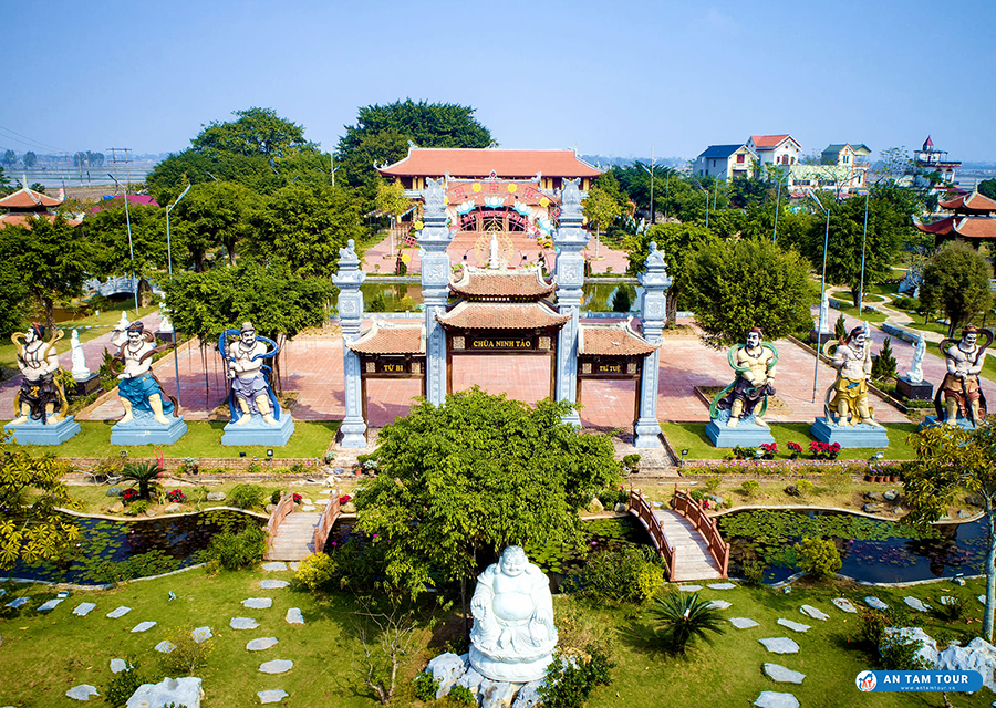 Khám phá không gian của Phật giáo tại chùa Ninh Tảo nổi tiếng ở Hà Nam.