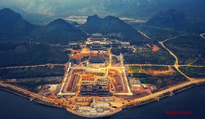 Vẻ đẹp của chùa Tam Chúc